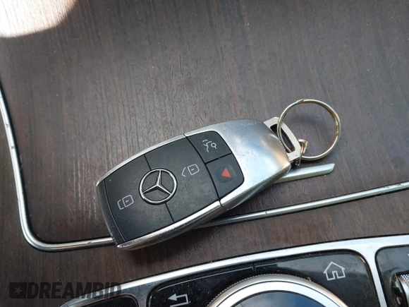 2019 Mercedes-Benz C 300 with VIN 55SWF8EB1KU319315, listed as a IAAI auction lot 41280828 with 81,845 mi miles and . Bid and sale history available at carsss.com. Image 11.