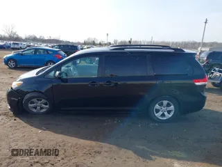 2011 Toyota Sienna LE AAS with VIN 5TDKK3DC4BS141226, listed as a IAAI auction lot 41786997 with 206,100 mi miles. Bid and sale history available at carsss.com. Image 14.