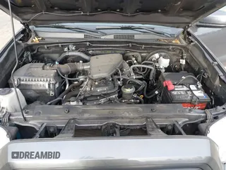 2018 Toyota Tacoma SR z VIN 5TFSX5EN0JX062612, wystawiony jako IAAI lot #41993211 z przebiegiem 92 586 mil mil oraz . Historia ofert i sprzedaży dostępna na DreamBid. Obrazek 10.