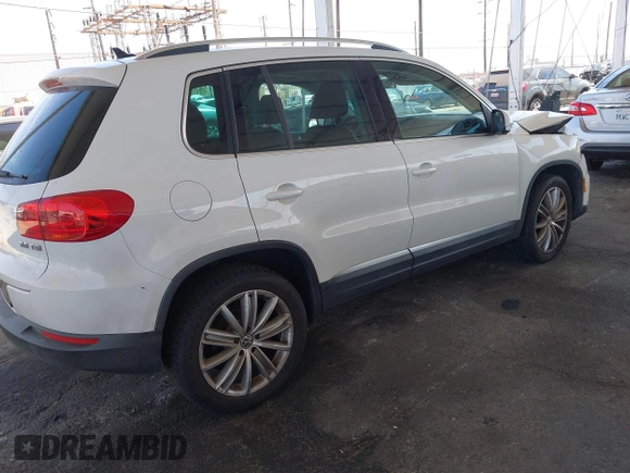 2013 Volkswagen Tiguan SE z VIN WVGAV7AX9DW514874, wystawiony jako IAAI lot #42686433 z przebiegiem 101 782 mil mil oraz . Historia ofert i sprzedaży dostępna na DreamBid. Obrazek 4.