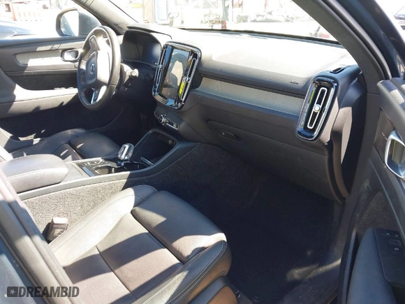 2019 Volvo XC40 Inscription with VIN YV4162UL6K2111899, listed as a IAAI auction lot 41746026 with 59,319 mi miles. Bid and sale history available at carsss.com. Image 5.