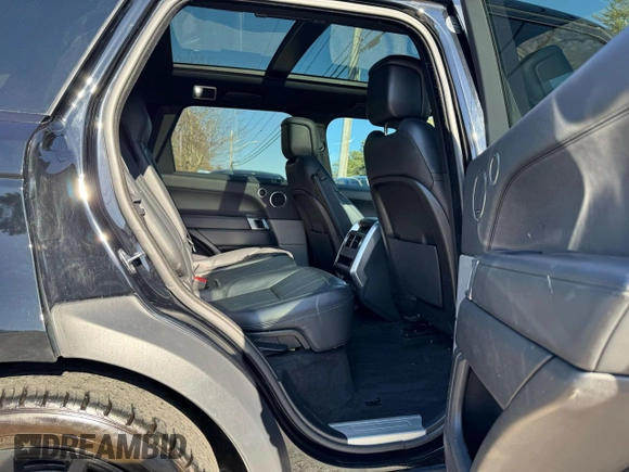 2018 Land Rover Range Rover Sport HSE with VIN SALWR2RV0JA402552, listed as a Copart auction lot 54085025 with 60,036 mi miles and Clean Title. Bid and sale history available at carsss.com. Image 6.