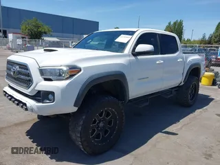 2017 Toyota Tacoma SR5 z VIN 3TMCZ5AN7HM095515, wystawiony jako IAAI lot #42150909 z przebiegiem 70 603 mil mil oraz . Historia ofert i sprzedaży dostępna na DreamBid. Obrazek 17.