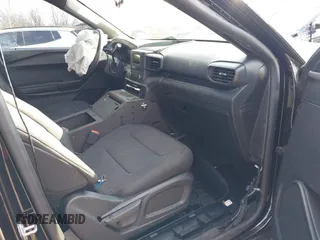 2020 Ford Police Interceptor Utility z VIN 1FM5K8AB4LGB67340, wystawiony jako IAAI lot #41982702 z przebiegiem 37 275 mil mil oraz . Historia ofert i sprzedaży dostępna na DreamBid. Obrazek 5.