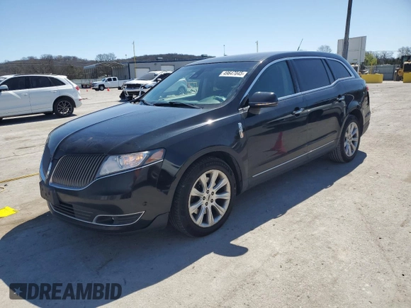 2016 Lincoln MKT EcoBoost z VIN 2LMHJ5AT4GBL01384, wystawiony jako Copart lot #49647045 z przebiegiem 177 704 mil mil oraz Szkody całkowita. Historia ofert i sprzedaży dostępna na DreamBid. Obrazek 1.