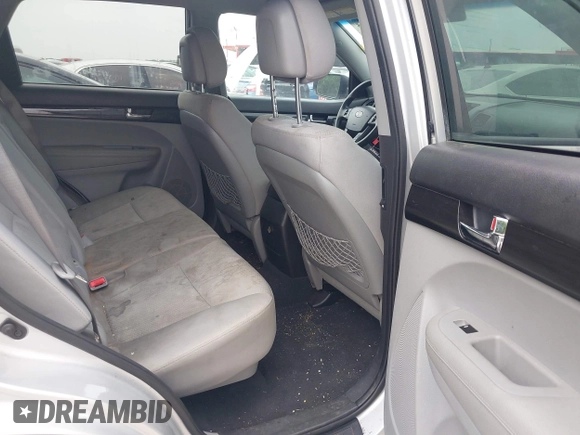 2012 Kia Sorento LX with VIN 5XYKT3A14CG272381, listed as a IAAI auction lot 42077775 with 165,538 mi miles. Bid and sale history available at carsss.com. Image 8.