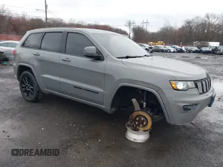 2020 Jeep Grand Cherokee Altitude z VIN 1C4RJFAG1LC207857, wystawiony jako IAAI lot #41932217 z przebiegiem 56 529 mil mil oraz . Historia ofert i sprzedaży dostępna na DreamBid. Obrazek 1.