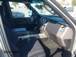2017 Ford Expedition XLT z VIN 1FMJU1JT8HEA19087, wystawiony jako IAAI lot #42075348 z przebiegiem 95 366 mil mil oraz . Historia ofert i sprzedaży dostępna na DreamBid. Obrazek 5.