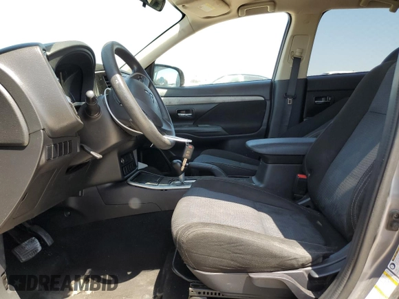 2018 Mitsubishi Outlander ES z VIN JA4AD2A39JJ001778, wystawiony jako Copart lot #52923235 z przebiegiem 136 549 mil mil oraz Szkody całkowita. Historia ofert i sprzedaży dostępna na DreamBid. Obrazek 7.