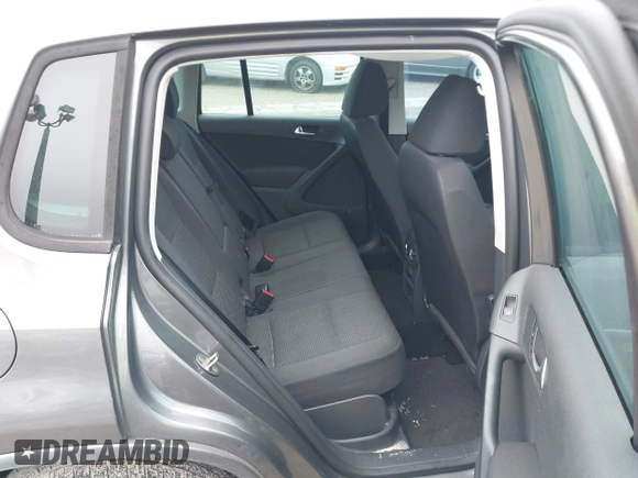 2012 Volkswagen Tiguan LE z VIN WVGAV7AX9CW096668, wystawiony jako IAAI lot #41664461 z przebiegiem 161 725 mil mil oraz . Historia ofert i sprzedaży dostępna na DreamBid. Obrazek 8.