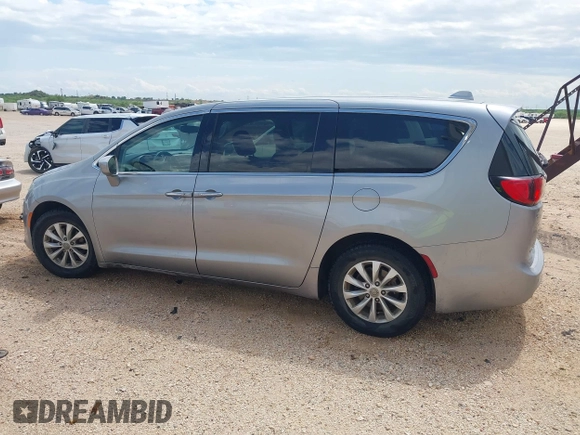 2018 Chrysler Pacifica Touring Plus z VIN 2C4RC1FG5JR280143, wystawiony jako IAAI lot #42350483 z przebiegiem 103 460 mil mil oraz . Historia ofert i sprzedaży dostępna na DreamBid. Obrazek 14.