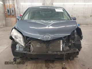 2016 Toyota Sienna XLE with VIN 5TDYK3DC3GS747411, listed as a IAAI auction lot 42289072 with 184,546 mi miles and . Bid and sale history available at DreamBid. Image 13.