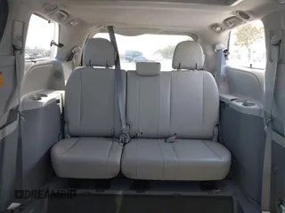 2014 Toyota Sienna XLE z VIN 5TDYK3DC6ES440358, wystawiony jako IAAI lot #40988116 z przebiegiem 87 692 mil mil oraz . Historia ofert i sprzedaży dostępna na DreamBid. Obrazek 8.