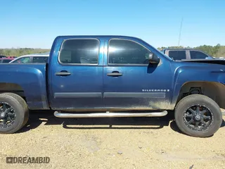 2007 Chevrolet Silverado 1500 LT w/1LT with VIN 2GCEC13C671544431, listed as a IAAI auction lot 41476046 with 133,476 mi miles. Bid and sale history available at carsss.com. Image 13.