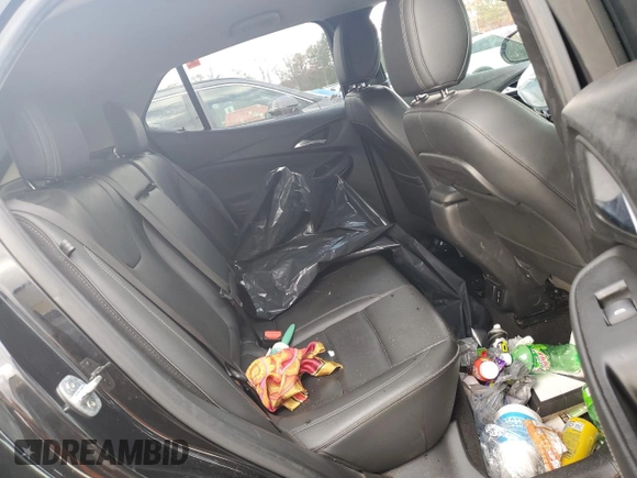 2022 Buick Encore GX Essence z VIN KL4MMFSL7NB047080, wystawiony jako Copart lot #84045124 z przebiegiem 130 195 mil mil oraz Czysty tytuł • Clean title. Historia ofert i sprzedaży dostępna na DreamBid. Obrazek 11.