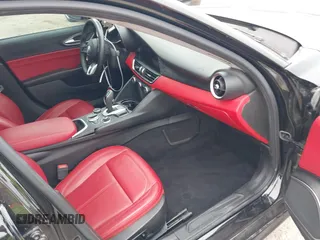 2020 Alfa Romeo Giulia z VIN ZARFAMAN9L7637186, wystawiony jako IAAI lot #41947571 z przebiegiem 37 491 mil mil oraz . Historia ofert i sprzedaży dostępna na DreamBid. Obrazek 5.