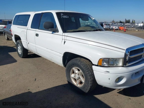 2000 Dodge Ram 1500 with VIN 1B7HC13Z3YJ191235, listed as a IAAI auction lot 41414124 with 180,098 mi miles. Bid and sale history available at carsss.com. Image 1.