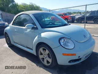 2006 Volkswagen Beetle z VIN 3VWSF31YX6M323407, wystawiony jako IAAI lot #42330968 z przebiegiem 172 664 mil mil oraz . Historia ofert i sprzedaży dostępna na DreamBid. Obrazek 1.