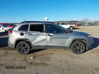 2017 Jeep Cherokee Altitude z VIN 1C4PJLAB3HW508050, wystawiony jako IAAI lot #41430524 z przebiegiem 120 819 mil mil oraz . Historia ofert i sprzedaży dostępna na DreamBid. Obrazek 13.