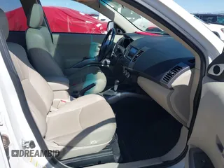 2007 Mitsubishi Outlander XLS z VIN JA4MT41X27Z020276, wystawiony jako IAAI lot #42348742 z przebiegiem 75 715 mil mil oraz . Historia ofert i sprzedaży dostępna na DreamBid. Obrazek 5.