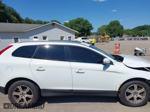 2013 Volvo XC60 T6 z VIN YV4902DZ4D2440564, wystawiony jako IAAI lot #39893350 z przebiegiem 171 624 mil mil oraz . Historia ofert i sprzedaży dostępna na DreamBid. Obrazek 14.