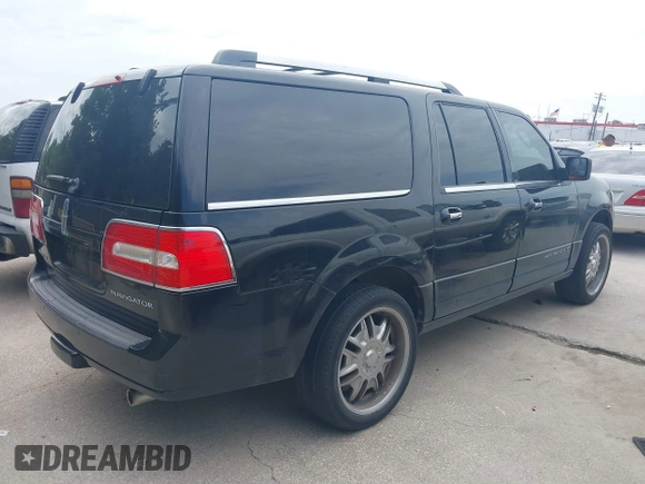 2012 Lincoln Navigator z VIN 5LMJJ3H58CEL01179, wystawiony jako IAAI lot #42445163 z przebiegiem 155 528 mil mil oraz . Historia ofert i sprzedaży dostępna na DreamBid. Obrazek 4.