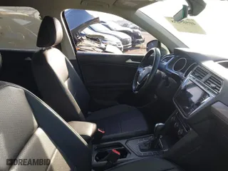 2021 Volkswagen Tiguan SE with VIN 3VV3B7AX0MM129887, listed as a IAAI auction lot 40565638 with 84,790 mi miles. Bid and sale history available at carsss.com. Image 5.