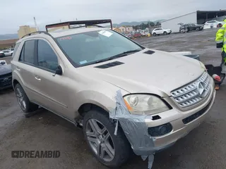 2006 Mercedes-Benz M 500 z VIN 4JGBB75E26A059288, wystawiony jako IAAI lot #41484309 z przebiegiem 179 206 mil mil oraz . Historia ofert i sprzedaży dostępna na DreamBid. Obrazek 1.