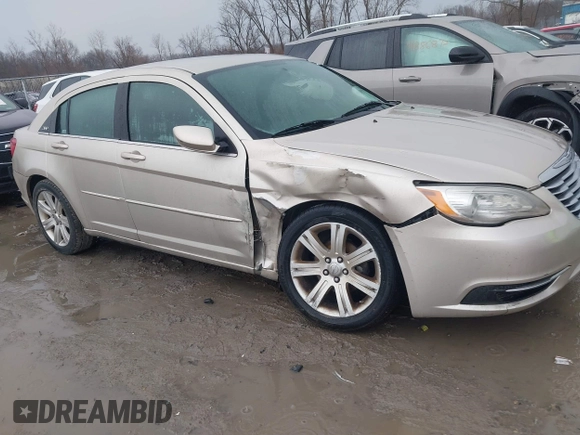 2013 Chrysler 200 Touring with VIN 1C3CCBBB3DN639114, listed as a IAAI auction lot 41891932 with 196,693 mi miles. Bid and sale history available at carsss.com. Image 13.