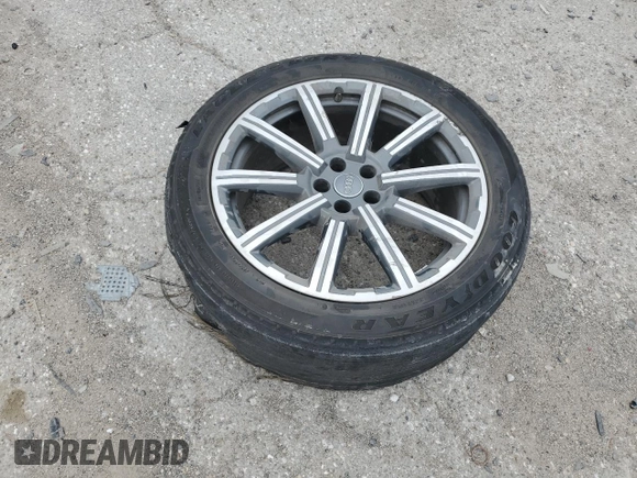 2015 Audi Q7 Premium Plus z VIN WA1LGAFE4FD020958, wystawiony jako Copart lot #60731645 z przebiegiem 105 978 mil mil oraz Szkoda całkowita • Salvage title. Historia ofert i sprzedaży dostępna na DreamBid. Obrazek 13.