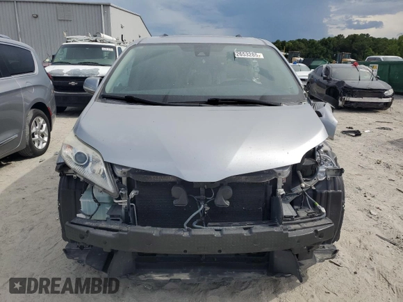 2018 Toyota Sienna XLE Auto Access Seat with VIN 5TDYZ3DC4JS903412, listed as a Copart auction lot 62653285 with 111,939 mi miles and Salvage title. Bid and sale history available at DreamBid. Image 5.