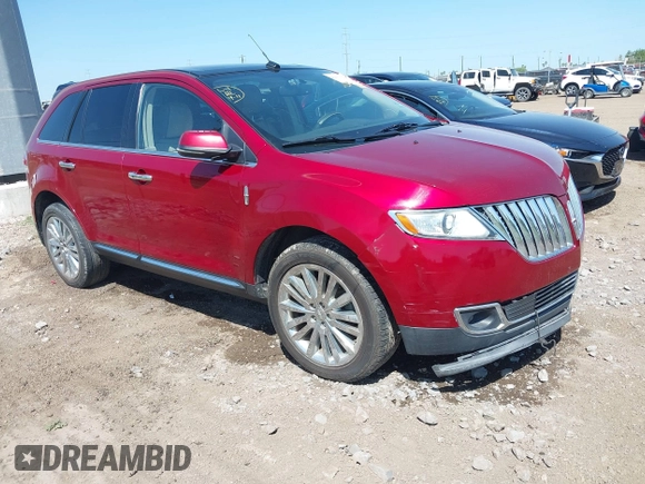 2013 Lincoln MKX with VIN 2LMDJ6JK3DBL15557, listed as a IAAI auction lot 42013960 with 1 mi miles. Bid and sale history available at carsss.com. Image 1.