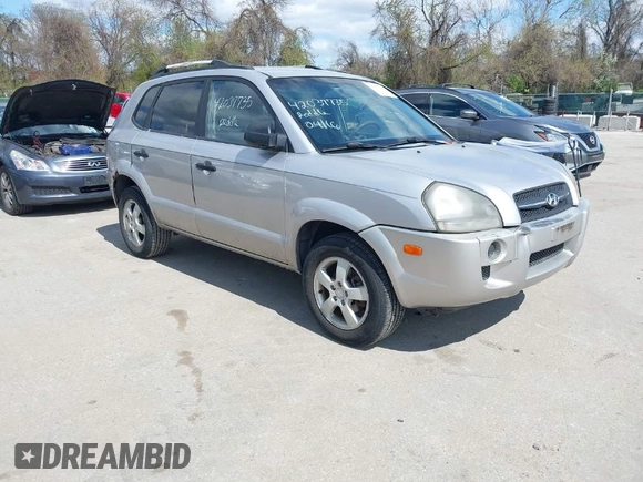 2005 Hyundai Tucson GL with VIN KM8JM12B75U075660, listed as a IAAI auction lot 42037735 with 157,453 mi miles. Bid and sale history available at carsss.com. Image 1.