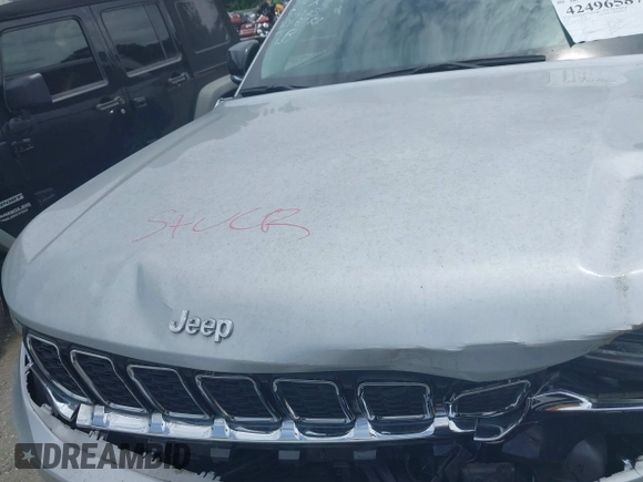 2023 Jeep Grand Cherokee Limited z VIN 1C4RJGBG1PC587289, wystawiony jako IAAI lot #42496587 z przebiegiem 75 292 mil mil oraz . Historia ofert i sprzedaży dostępna na DreamBid. Obrazek 10.