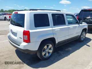 2014 Jeep Patriot Latitude z VIN 1C4NJPFB1ED505288, wystawiony jako IAAI lot #42118356 z przebiegiem 146 615 mil mil oraz . Historia ofert i sprzedaży dostępna na DreamBid. Obrazek 4.