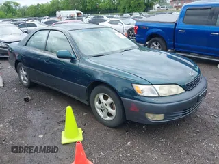 1998 Lexus ES 300 Luxury Sport Sdn with VIN JT8BF28G9W5030886, listed as a IAAI auction lot 42125232 with 197,254 mi miles. Bid and sale history available at carsss.com. Image 1.