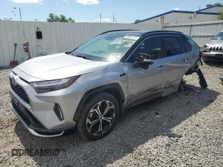 2024 Toyota RAV4 XSE z VIN JTMEB3FV6RD205963, wystawiony jako Copart lot #63062175 z przebiegiem 30 303 mil mil oraz Szkoda całkowita • Salvage title. Historia ofert i sprzedaży dostępna na DreamBid. Obrazek 1.