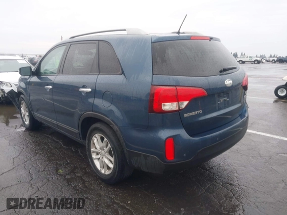 2015 Kia Sorento LX with VIN 5XYKT4A63FG590482, listed as a IAAI auction lot 41477333 with 207,079 mi miles. Bid and sale history available at carsss.com. Image 3.