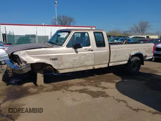 1997 Ford F-250 z VIN 1FTHX25G1VEC11525, wystawiony jako IAAI lot #42063357 z przebiegiem 226 222 mil mil oraz . Historia ofert i sprzedaży dostępna na DreamBid. Obrazek 15.