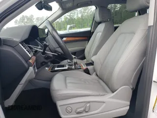 2022 Audi Q5 S line Premium Plus z VIN WA1EAAFY6N2071392, wystawiony jako Copart lot #55633675 z przebiegiem 57 926 mil mil oraz Szkoda całkowita • Salvage title. Historia ofert i sprzedaży dostępna na DreamBid. Obrazek 7.
