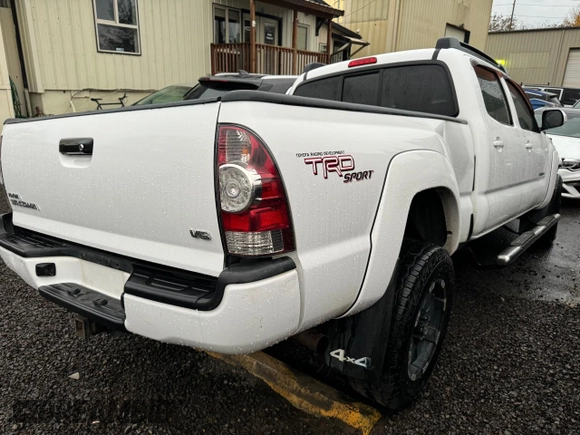 2013 Toyota Tacoma with VIN 5TFMU4FN5DX017891, listed as a Copart auction lot 43858705 with 136,651 mi miles and Clean Title. Bid and sale history available at carsss.com. Image 4.