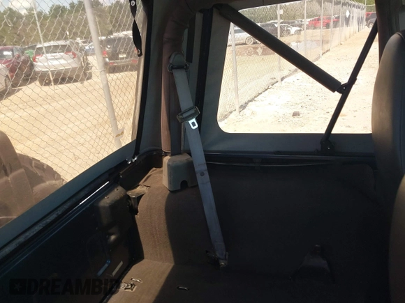 2002 Jeep Wrangler Sport z VIN 1J4FA49S62P731507, wystawiony jako IAAI lot #42584222 z przebiegiem 206 661 mil mil oraz . Historia ofert i sprzedaży dostępna na DreamBid. Obrazek 8.