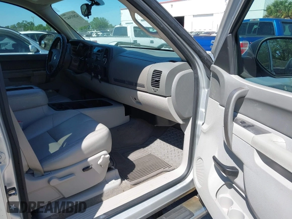 2013 Chevrolet Silverado 1500 LT with VIN 3GCPKSE71DG203443, listed as a IAAI auction lot 42033447 with 128,904 mi miles. Bid and sale history available at carsss.com. Image 5.