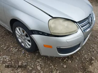 2008 Volkswagen Jetta SE z VIN 3VWRM71K38M043595, wystawiony jako IAAI lot #42169173 z przebiegiem 383 659 mil mil oraz . Historia ofert i sprzedaży dostępna na DreamBid. Obrazek 6.