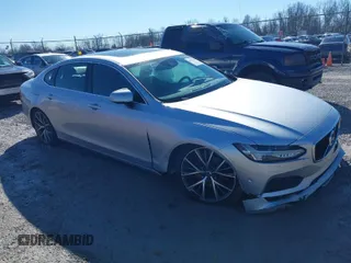 2018 Volvo S90 Momentum with VIN LVY982AKXJP019409, listed as a IAAI auction lot 41462054 with 99,374 mi miles. Bid and sale history available at carsss.com. Image 1.