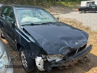 2001 Volvo V40 с VIN YV1VW29581F689115, выставлен на аукционе Copart как лот 60998995 с пробегом 182 500 миль миль и Чистый • Clean title. История ставок и продаж доступна на DreamBid. Изображение 1.