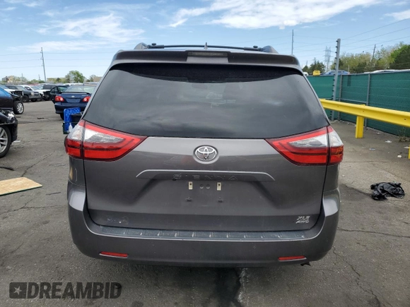 2020 Toyota Sienna XLE z VIN 5TDDZ3DC0LS242575, wystawiony jako Copart lot #54747655 z przebiegiem Nie podano mil oraz Szkoda całkowita • Salvage title. Historia ofert i sprzedaży dostępna na DreamBid. Obrazek 6.