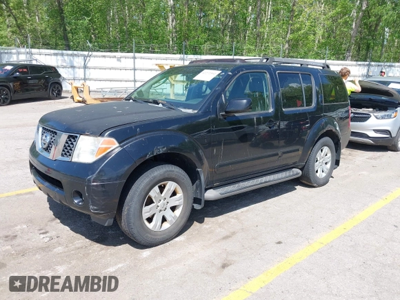 2007 Nissan Pathfinder SE z VIN 5N1AR18W27C613623, wystawiony jako IAAI lot #42272592 z przebiegiem 226 394 mil mil oraz . Historia ofert i sprzedaży dostępna na DreamBid. Obrazek 2.