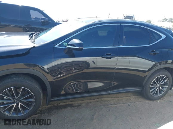2025 Lexus NX 350h z VIN 2T2AKCEZ5SC035967, wystawiony jako IAAI lot #42301335 z przebiegiem 29 027 mil mil oraz . Historia ofert i sprzedaży dostępna na DreamBid. Obrazek 15.