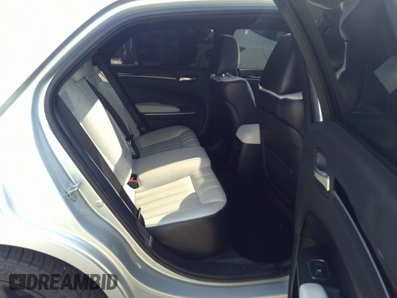 2020 Chrysler 300 S z VIN 2C3CCABGXLH103516, wystawiony jako IAAI lot #41918657 z przebiegiem 88 521 mil mil oraz . Historia ofert i sprzedaży dostępna na DreamBid. Obrazek 8.